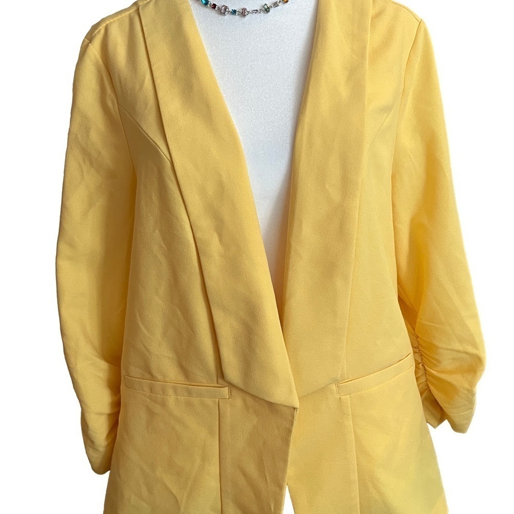 Torrid Yellow 3/4 length sleeves Ruched arms Yellow Blazer size 0